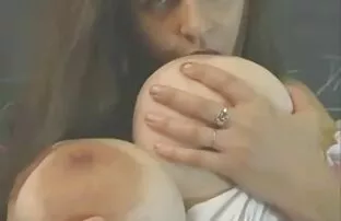 مرد شهوانی چرخش در دیک ضخیم خود را, بی عیب و نقص, سکس کم حجم موبایل سگ ماده
