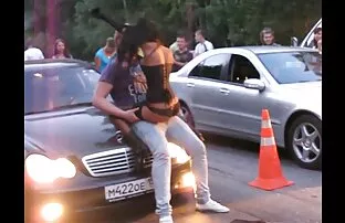 بی تفاوتی زن با نونوجوانان بزرگ گره خورده است کانال سکسی کم حجم تا یک مرد با یک کراوات و